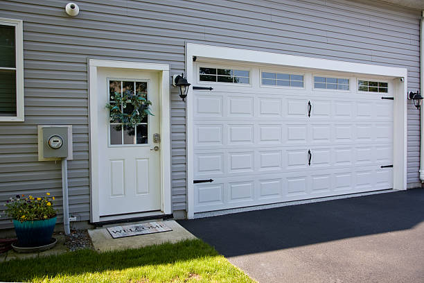 24/7 Emergency Garage Door Panel Replacement experts in Monmouth, IL